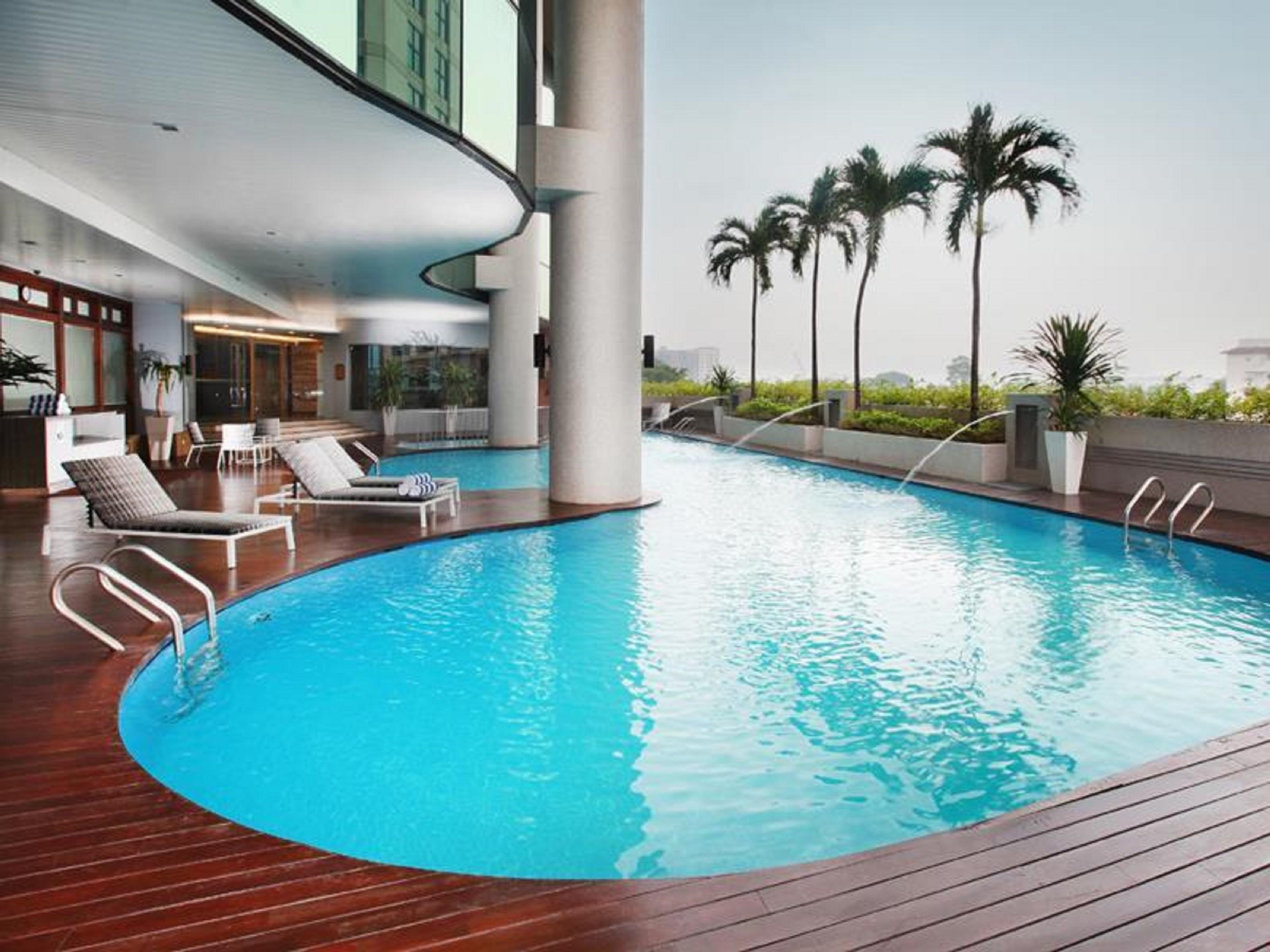 Dorsett Kuala Lumpur Hotel Екстериор снимка The swimming pool at the 39th floor
