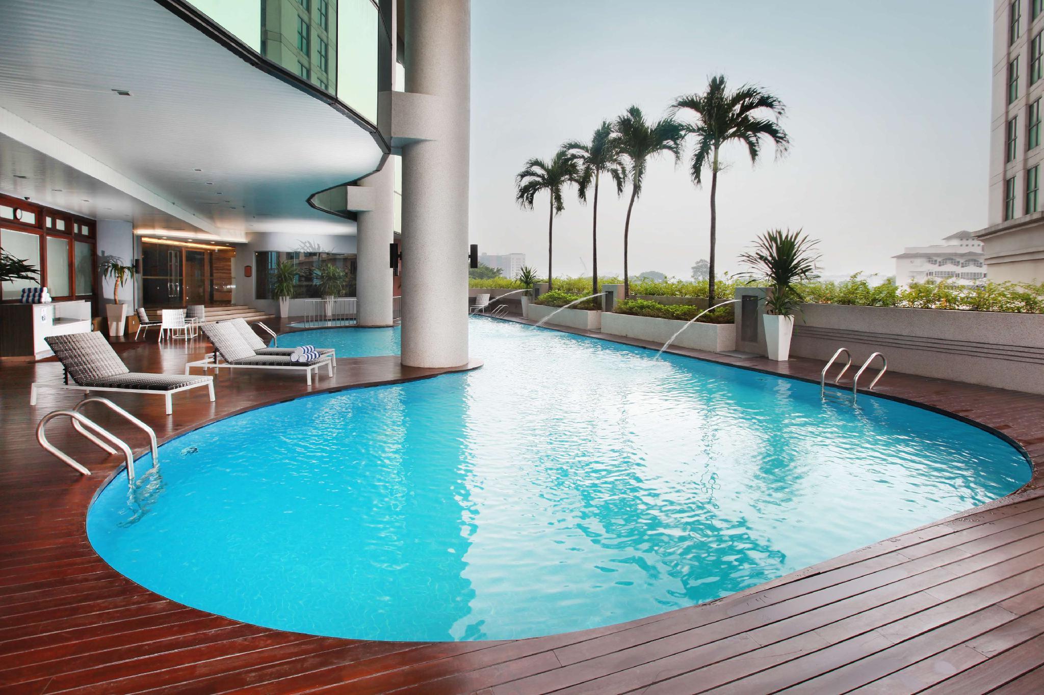 Dorsett Kuala Lumpur Hotel Екстериор снимка The swimming pool at the hotel