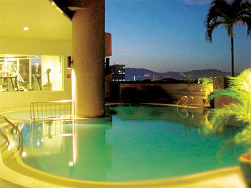 Dorsett Kuala Lumpur Hotel Съоръжения снимка Swimming pool at the hotel