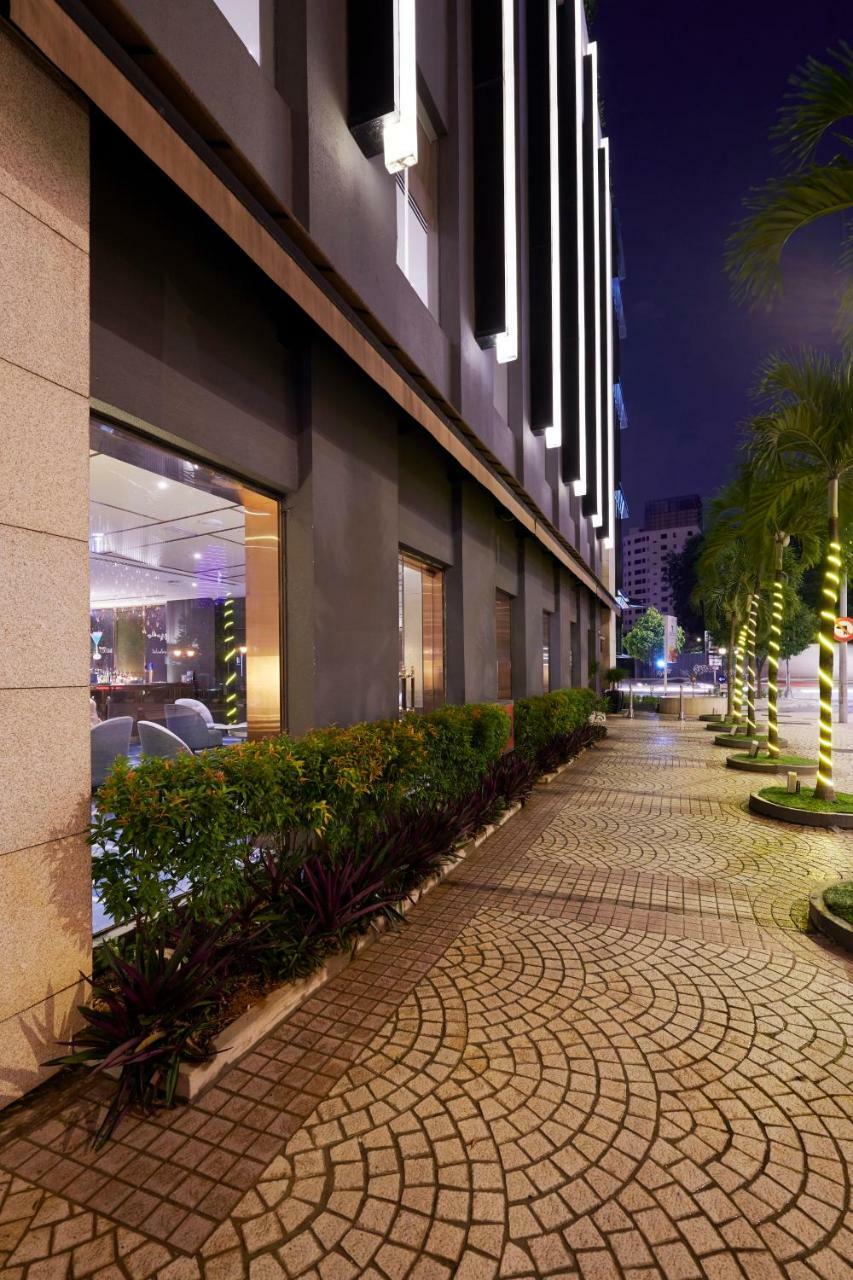 Dorsett Kuala Lumpur Hotel Екстериор снимка The hotel's facade